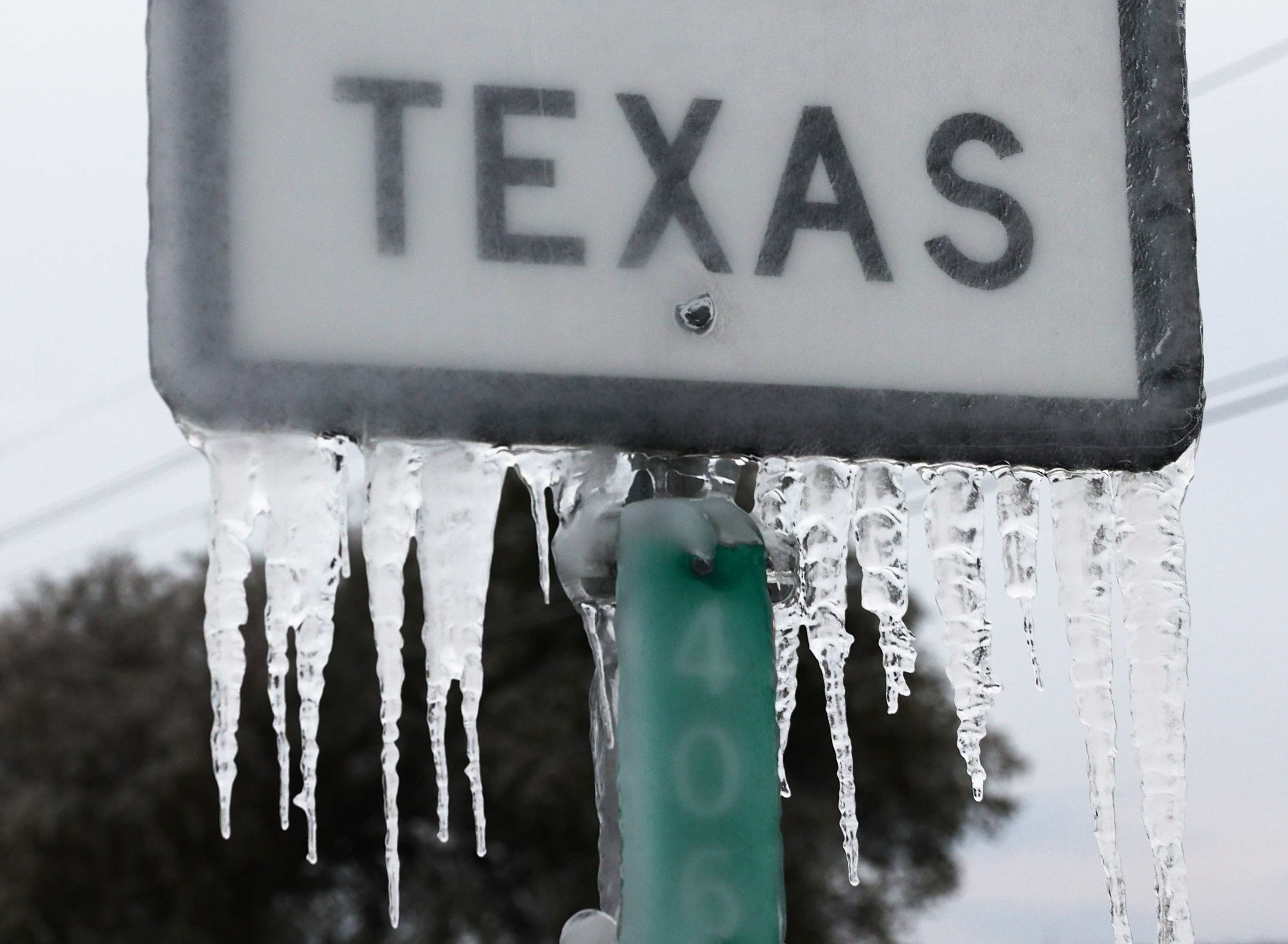 Icicles hang off the State Highway 195 sign on February 18, 2021 in Killeen, Texas. Winter storm Uri has brought historic cold weather and power outages to Texas as storms have swept across 26 states with a mix of freezing temperatures and precipitation. (Photo by Joe Raedle/Getty Images)